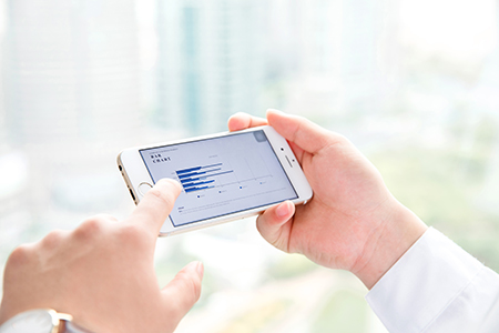 兩會閉幕，國務院總理首次使用小程序直播，小程序直播究竟有多重要？